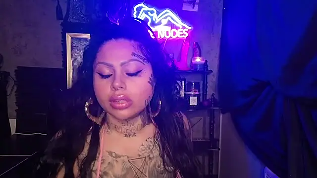 chicanachic13 online show from February 15, 2026, 8:13 am