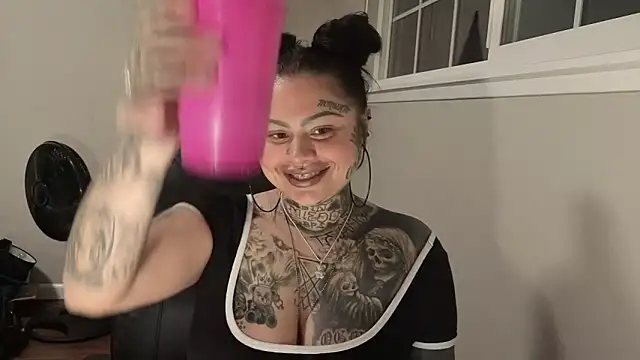 chicanachic13 online show from April 21, 2026, 4:08 am