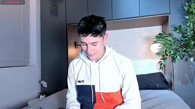 AustinJones  online show from December 19, 2025, 7:49 pm