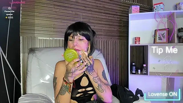 MistressMariam  online show from November 20, 2025, 9:25 pm