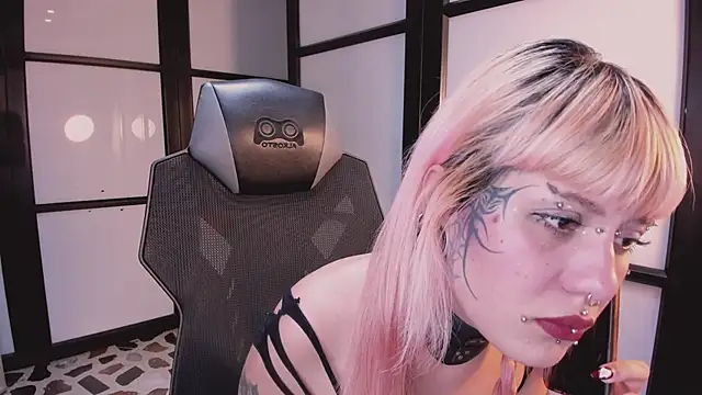 MistressMariam  online show from November 6, 2025, 8:46 pm