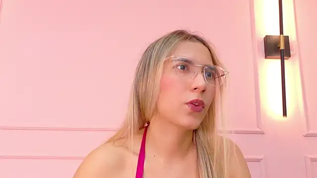 Snapshot of MaddieTease chatting on November 26, 2025, 1:00 pm MaddieTease online show from November 26, 2025, 1:00 pm