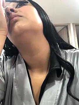 Miia Parker online show from November 20, 2025, 1:01 pm