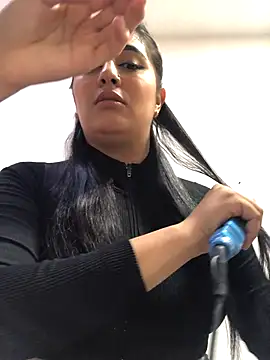 Miia Parker online show from November 25, 2025, 1:22 pm