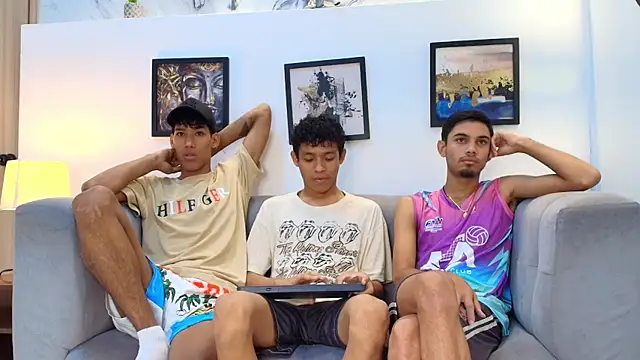 BEAUTY BOYS1 online show from April 2, 2026, 1:40 pm