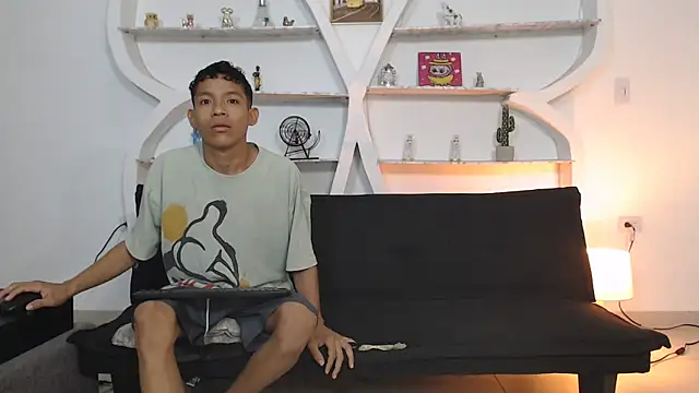 BEAUTY BOYS1 online show from November 28, 2025, 7:08 am