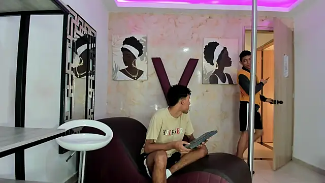 BEAUTY BOYS1 online show from April 20, 2026, 1:24 pm