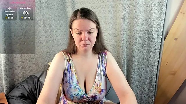 Snapshot of MiaLores chatting on November 27, 2025, 8:15 am MiaLores online show from November 27, 2025, 8:15 am