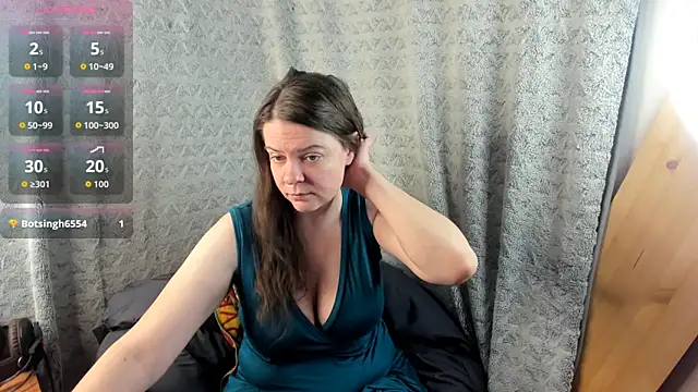 Snapshot of MiaLores chatting on November 9, 2025, 9:35 am MiaLores online show from November 9, 2025, 9:35 am