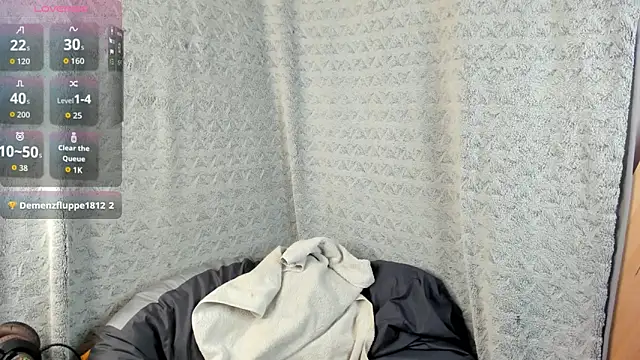 Snapshot of MiaLores chatting on December 2, 2025, 8:38 am MiaLores online show from December 2, 2025, 8:38 am