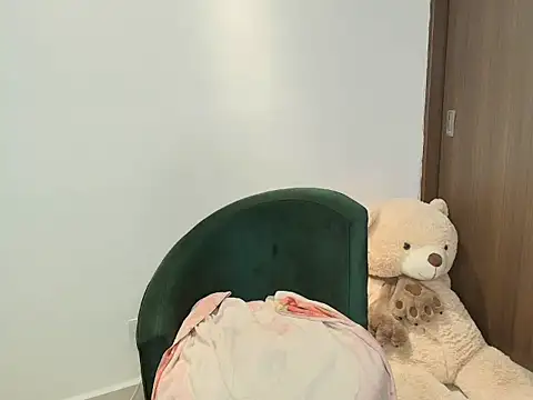 scarletevil online show from October 28, 2025, 4:35 am