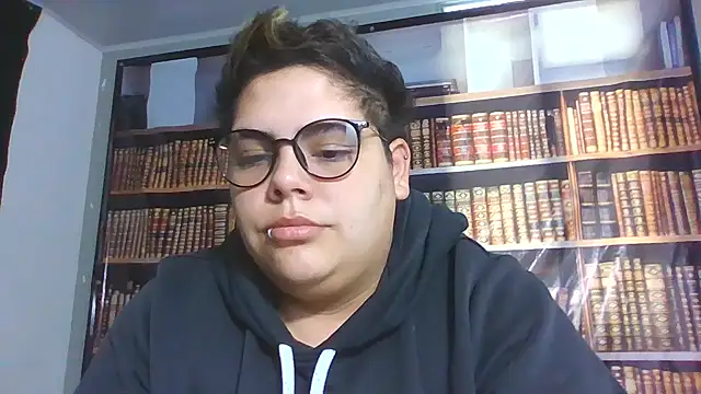 Snapshot of Hailey_Curvy chatting on November 10, 2025, 12:32 pm Hailey Curvy online show from November 10, 2025, 12:32 pm