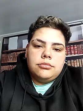 Snapshot of Hailey_Curvy chatting on October 17, 2025, 3:10 am Hailey Curvy online show from October 17, 2025, 3:10 am