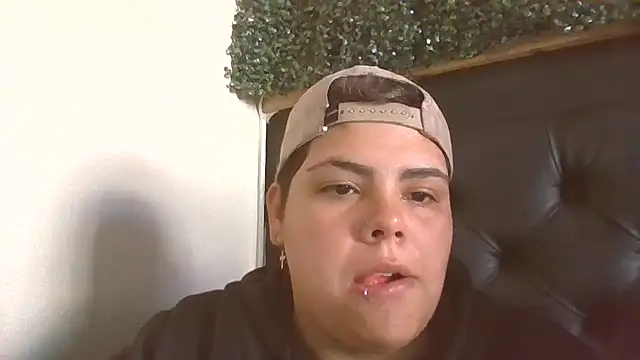 Snapshot of Hailey_Curvy chatting on October 3, 2025, 10:11 pm Hailey Curvy online show from October 3, 2025, 10:11 pm