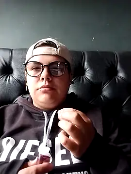 Snapshot of Hailey_Curvy chatting on October 13, 2025, 8:43 pm Hailey Curvy online show from October 13, 2025, 8:43 pm