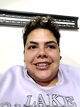 Snapshot of Hailey_Curvy chatting on October 24, 2025, 1:37 am Hailey Curvy online show from October 24, 2025, 1:37 am