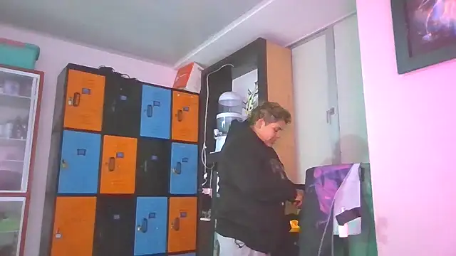 Snapshot of Hailey_Curvy chatting on September 10, 2025, 3:16 am Hailey Curvy online show from September 10, 2025, 3:16 am