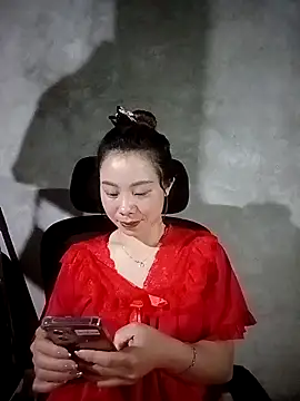 milo123-xx online show from April 19, 2026, 1:12 pm