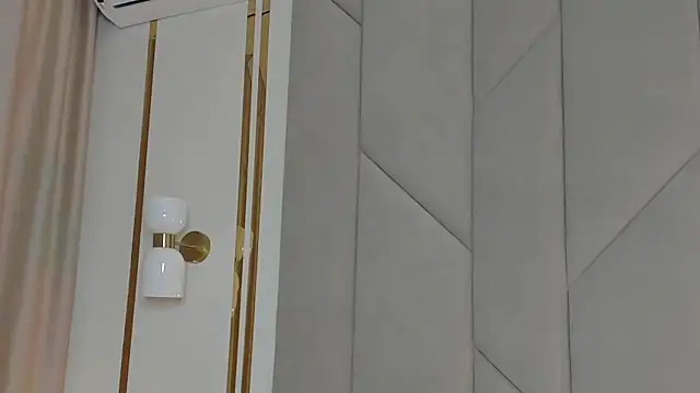 Snapshot of Touch_me chatting on March 21, 2026, 5:28 pm Touch me online show from March 21, 2026, 5:28 pm