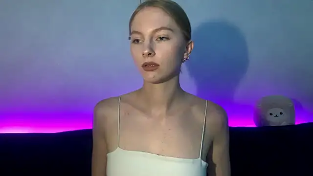 Snapshot of BrightAnnie chatting on September 19, 2025, 5:06 pm BrightAnnie online show from September 19, 2025, 5:06 pm