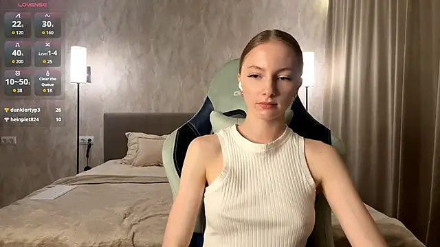 Snapshot of BrightAnnie chatting on November 29, 2025, 4:07 pm BrightAnnie online show from November 29, 2025, 4:07 pm