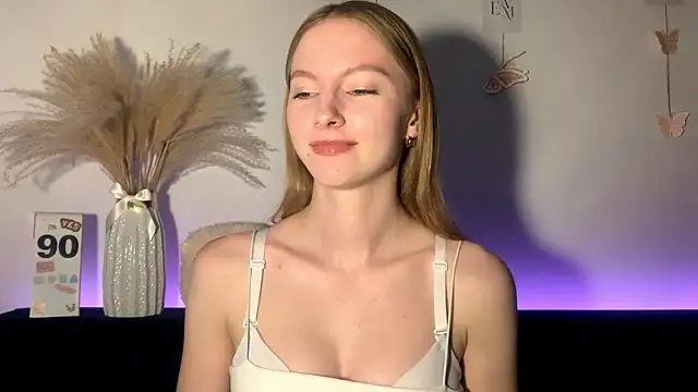 Snapshot of BrightAnnie chatting on September 21, 2025, 3:06 pm BrightAnnie online show from September 21, 2025, 3:06 pm