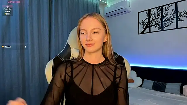 Snapshot of BrightAnnie chatting on November 19, 2025, 3:12 pm BrightAnnie online show from November 19, 2025, 3:12 pm