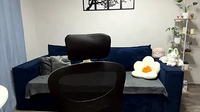 Snapshot of BrightAnnie chatting on October 2, 2025, 5:05 pm BrightAnnie online show from October 2, 2025, 5:05 pm