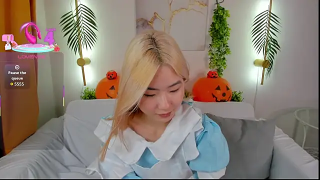 Aisi 18 online show from October 28, 2025, 5:08 am