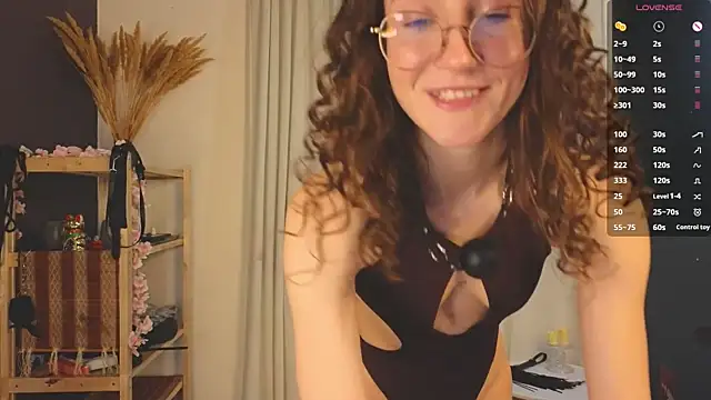 Snapshot of laracroftmansion chatting on November 12, 2025, 6:23 pm laracroftmansion online show from November 12, 2025, 6:23 pm