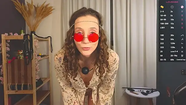 Snapshot of laracroftmansion chatting on November 24, 2025, 6:19 pm laracroftmansion online show from November 24, 2025, 6:19 pm