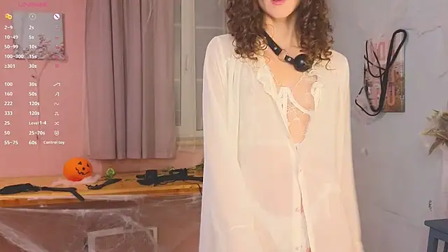 Snapshot of laracroftmansion chatting on October 28, 2025, 6:18 pm laracroftmansion online show from October 28, 2025, 6:18 pm