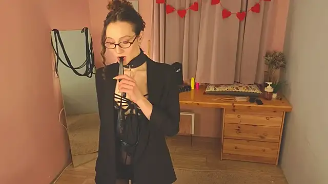 laracroftmansion online show from February 19, 2026, 4:26 pm