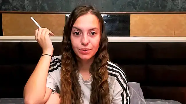 MillieTinny online show from October 18, 2025, 3:08 am