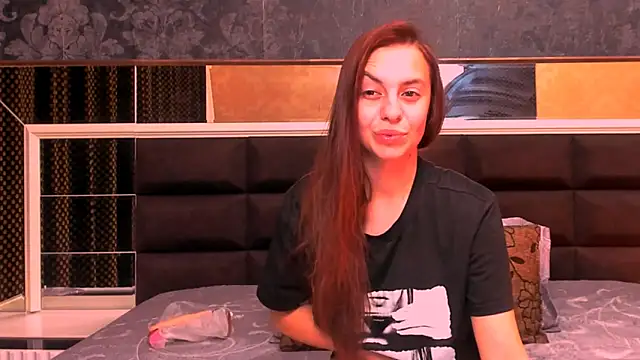 MillieTinny online show from November 8, 2025, 4:05 am