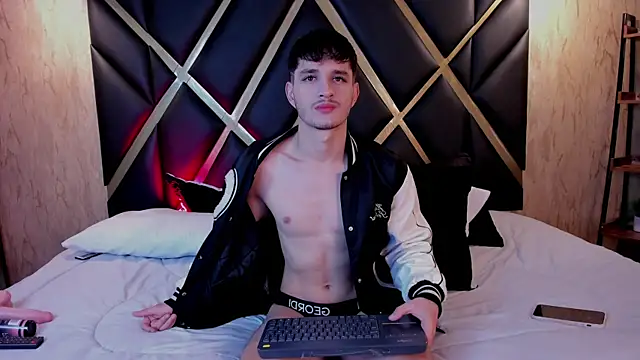 Snapshot of LiamMuller chatting on October 14, 2025, 11:44 am LiamMuller online show from October 14, 2025, 11:44 am