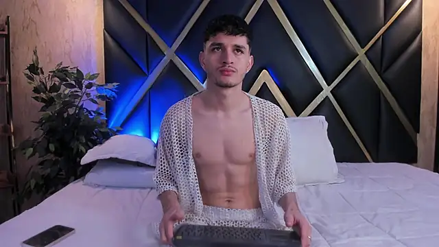 Snapshot of LiamMuller chatting on November 11, 2025, 12:11 pm LiamMuller online show from November 11, 2025, 12:11 pm