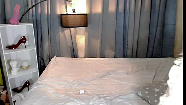 Alison mooreX online show from December 5, 2025, 2:59 pm