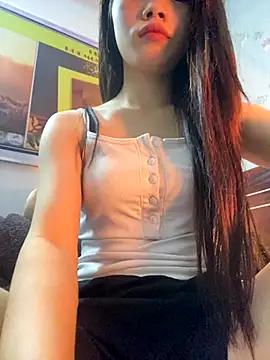 Leyleisanmay online show from November 12, 2025, 3:16 pm