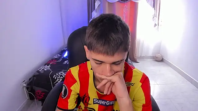 Aron Boyy online show from November 26, 2025, 7:25 pm