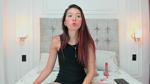 Snapshot of DulceEstrella_ chatting on October 9, 2025, 5:08 am DulceEstrella online show from October 9, 2025, 5:08 am