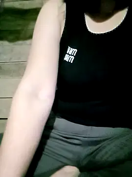 Snapshot of Surrilove chatting on December 4, 2025, 4:17 pm Surrilove online show from December 4, 2025, 4:17 pm