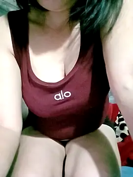 Snapshot of Surrilove chatting on December 17, 2025, 4:01 pm Surrilove online show from December 17, 2025, 4:01 pm