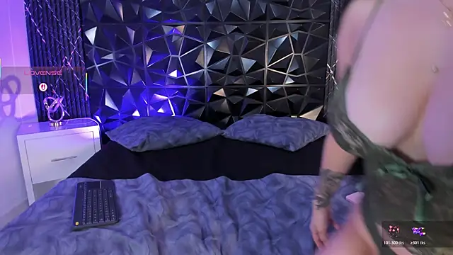 Snapshot of chloegils_ chatting on December 14, 2025, 1:49 pm chloegils online show from December 14, 2025, 1:49 pm