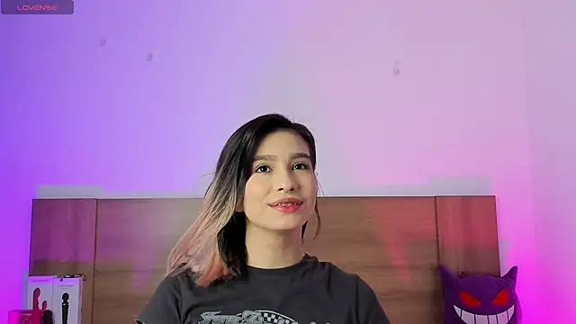 Akatsumi  online show from December 3, 2025, 9:14 pm