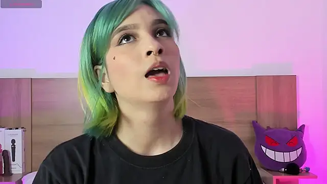 Akatsumi  online show from December 16, 2025, 10:47 pm