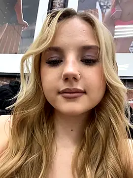 Sky Cutie online show from September 22, 2025, 4:40 am