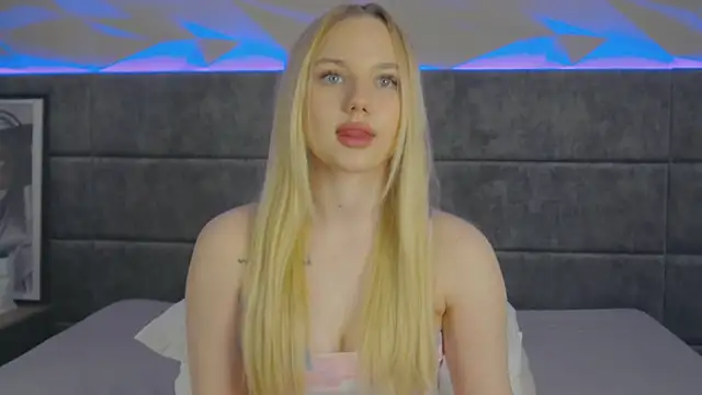 Sky Cutie online show from June 5, 2026, 6:52 am
