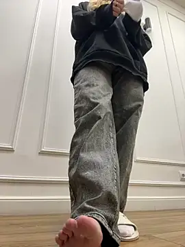 Sky Cutie online show from October 17, 2025, 4:27 am