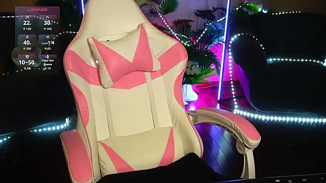 Snapshot of AnitaVon chatting on October 25, 2025, 8:13 am AnitaVon online show from October 25, 2025, 8:13 am